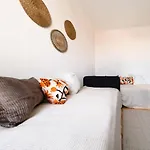 Apartament Riverfront Elegance 41br Spacious Retreat