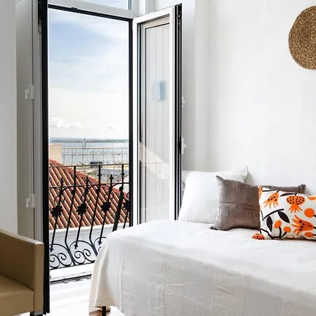 Apartment Riverfront Elegance 41br Spacious Retreat Lisbon