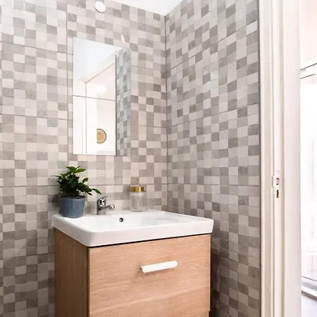 Riverfront Elegance 41br Spacious Retreat Apartment Lisbon