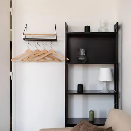 Riverfront Elegance 41br Spacious Retreat 公寓