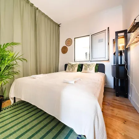 Riverfront Elegance 41br Spacious Retreat *