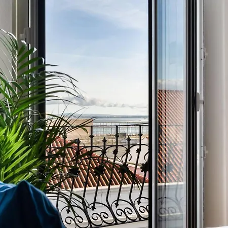 Apartment Riverfront Elegance 41Br Spacious Retreat Lissabon