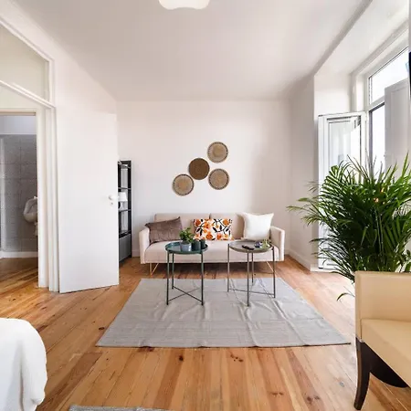Riverfront Elegance 41br Spacious Retreat Apartamento