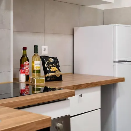 Riverfront Elegance 41br Spacious Retreat Apartment Lisbon