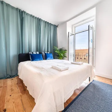 Riverfront Elegance 41br Spacious Retreat Apartment Lisbon