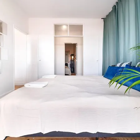 Riverfront Elegance 41br Spacious Retreat Lisbon