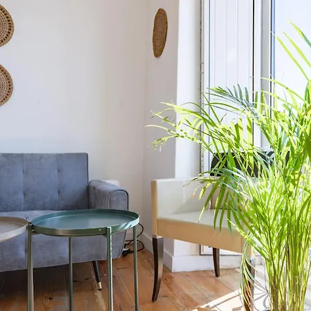 Riverfront Elegance 41br Spacious Retreat Apartment