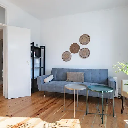 Apartment Riverfront Elegance 41br Spacious Retreat Lisbon