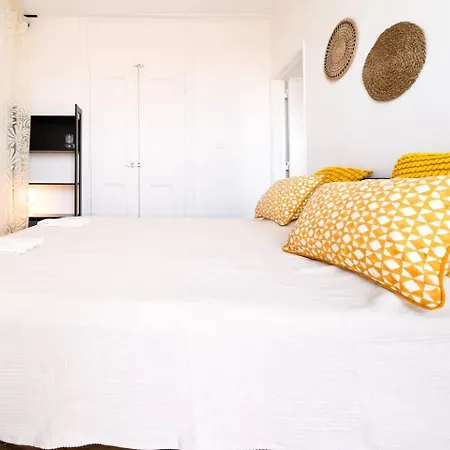 Riverfront Elegance 41br Spacious Retreat Daire Lisboa